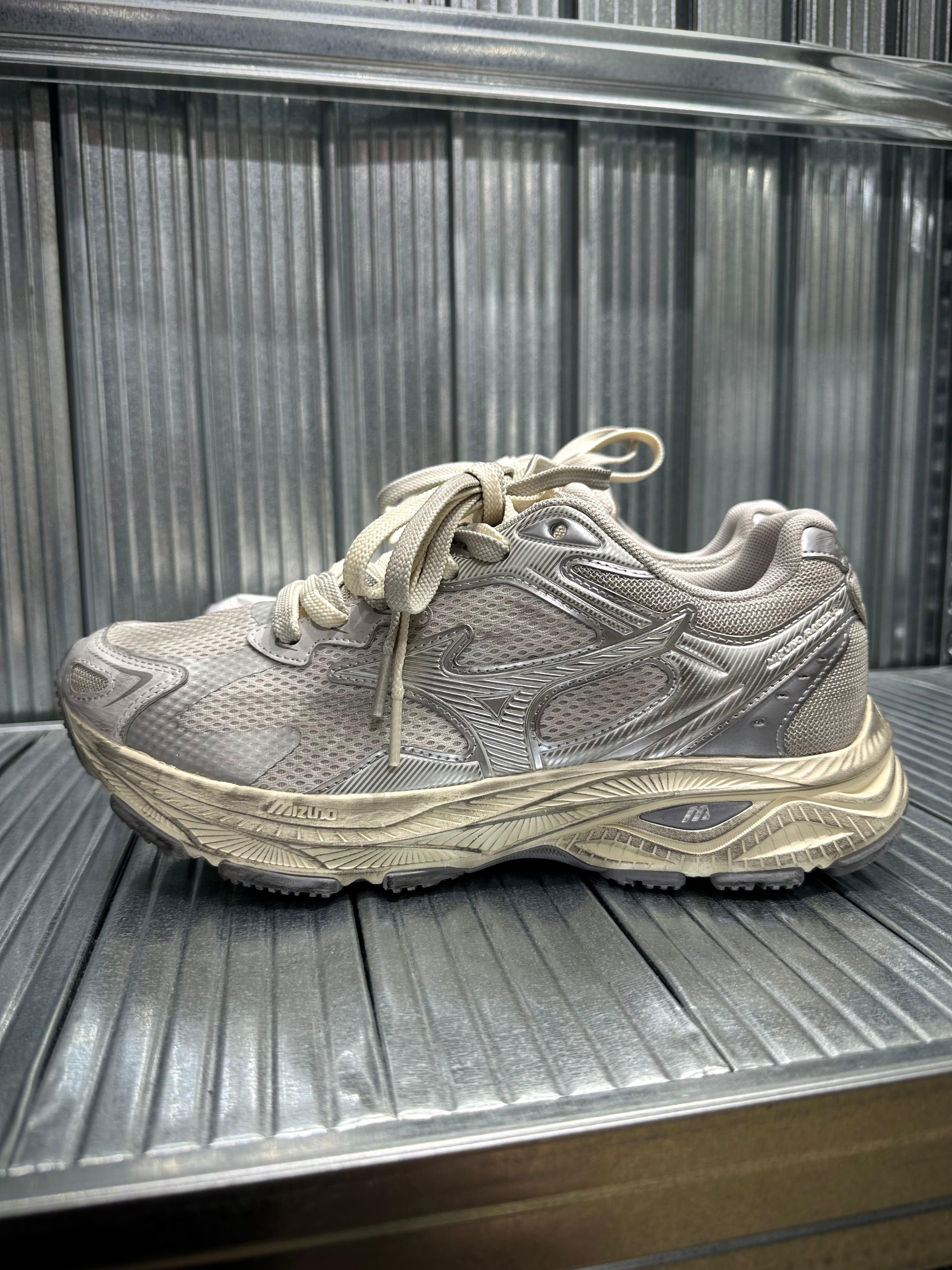 Mizuno Racer S - Liquid Silver