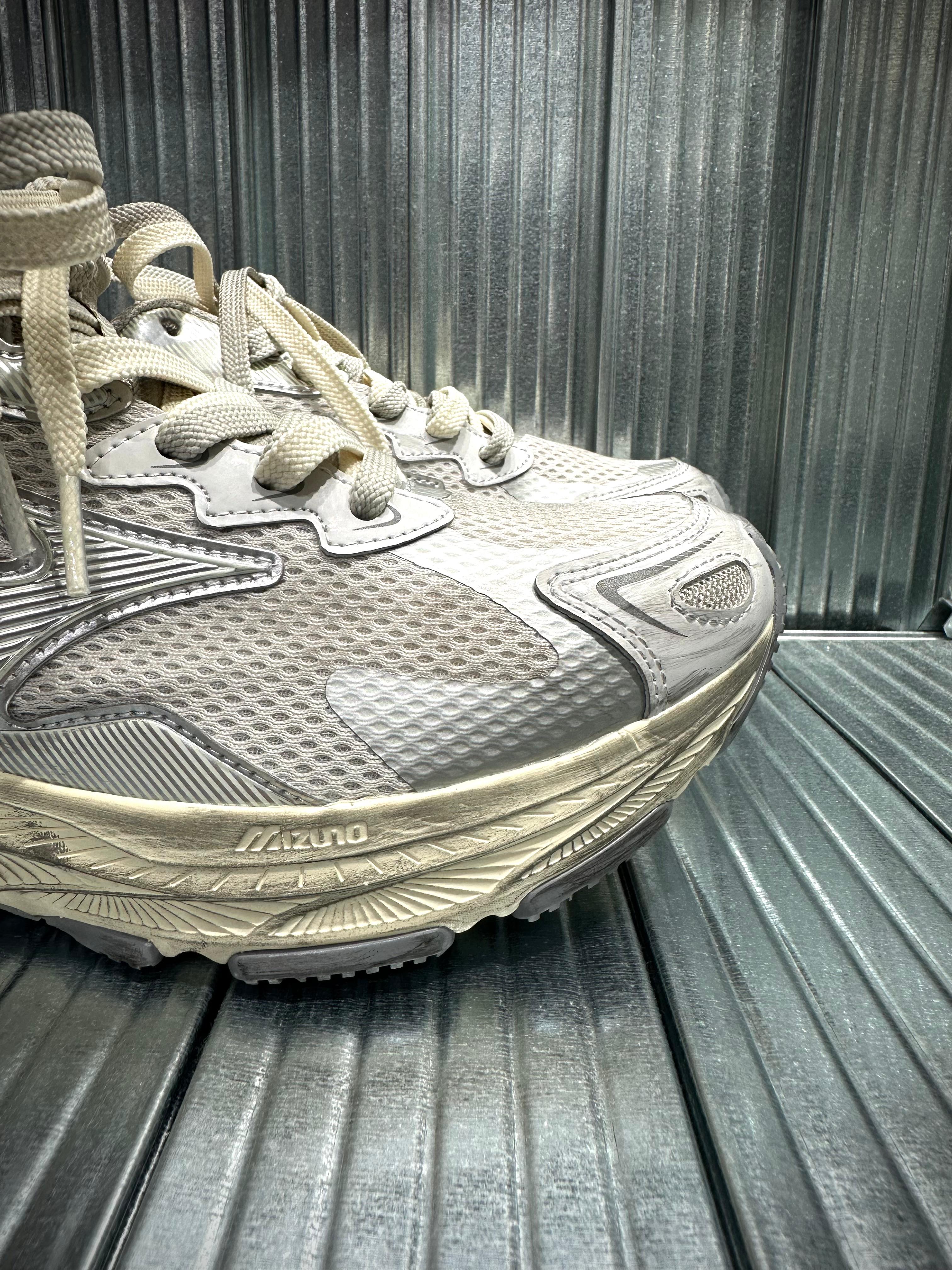 Mizuno Racer S - Liquid Silver | In stock – WEAR43WAY