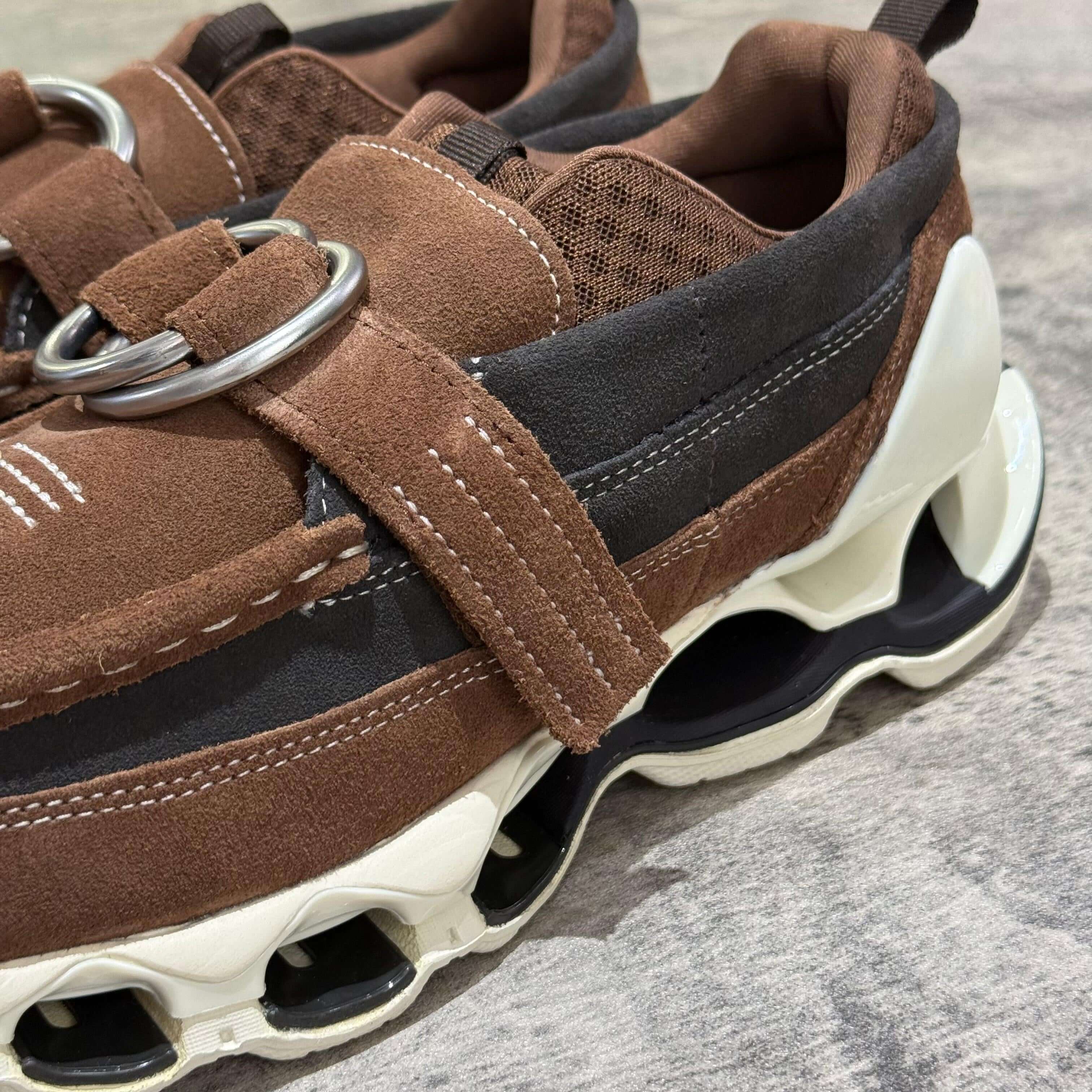 Mizuno x Setsumasa Kobayashi Wave Prophecy Ring Moc - Brown side view showcasing brown suede and black accents.