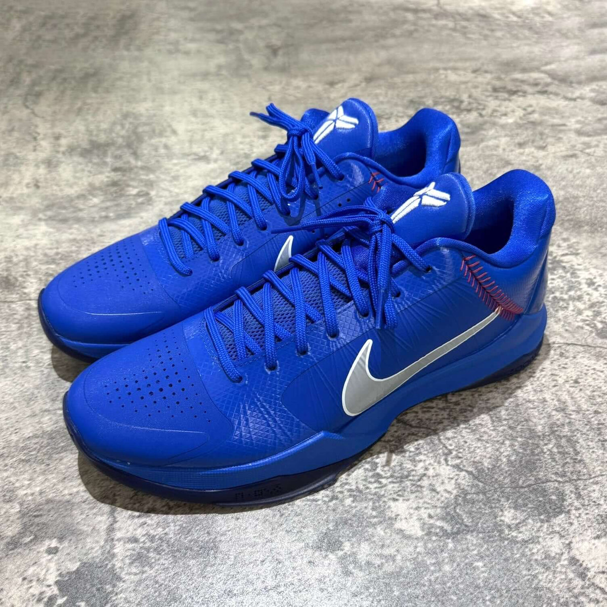 Nike Zoom Kobe 5 Protro Dodgers IO6256-400 sneakers in blue with silver accents