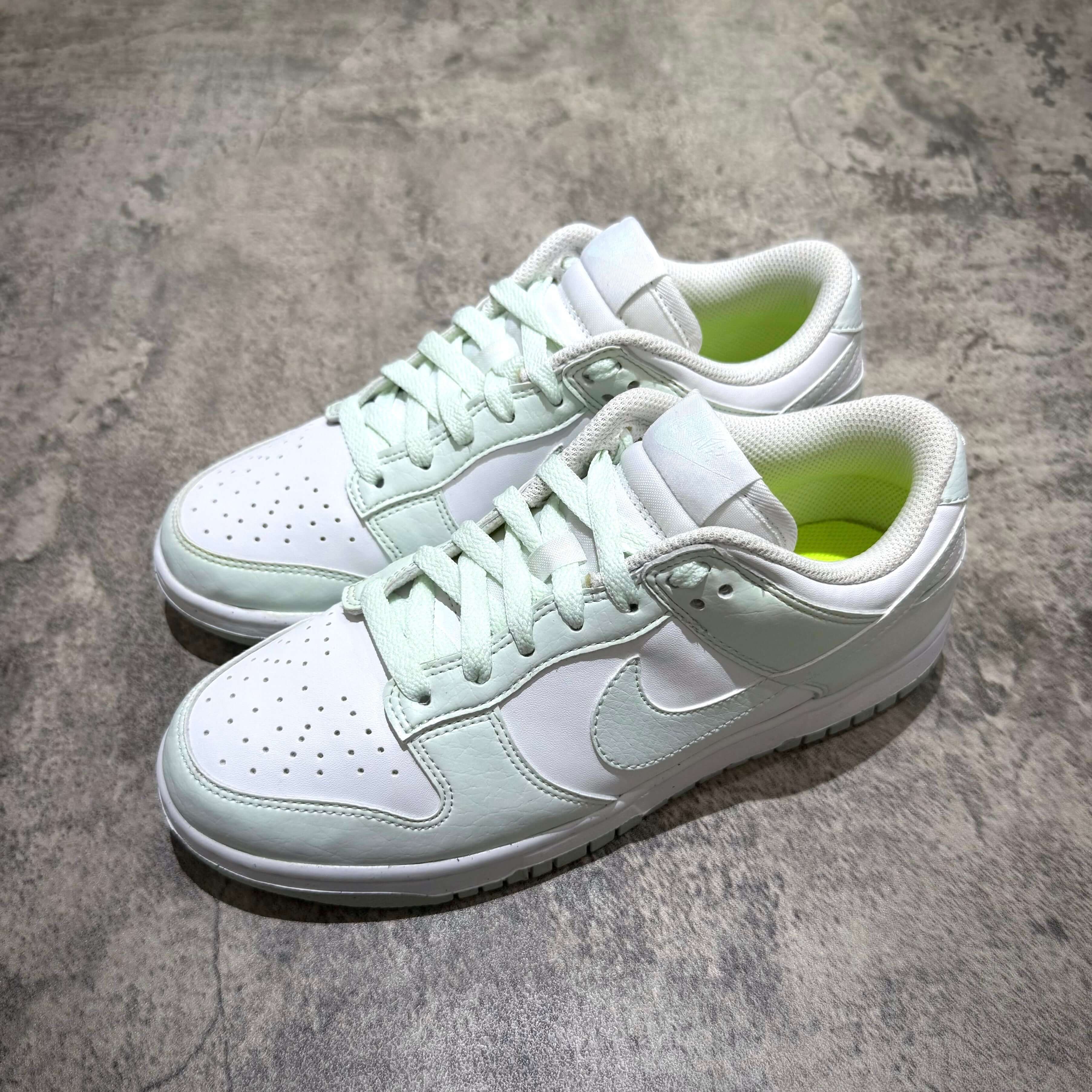 nike dunks mint
