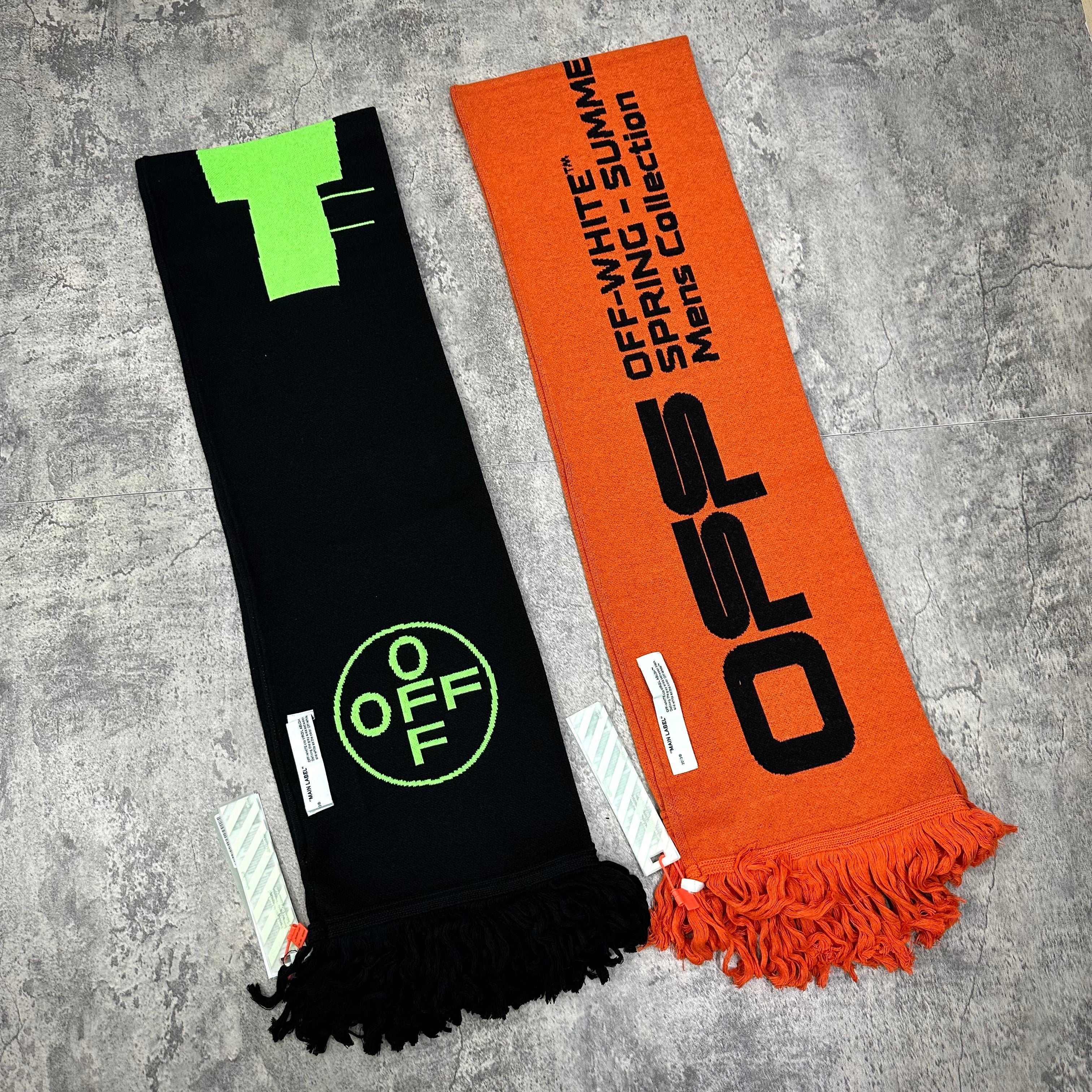 Off-White Wavy Line Logo Scarf - Orange

Off-White Arch Shapes Scarf - Black