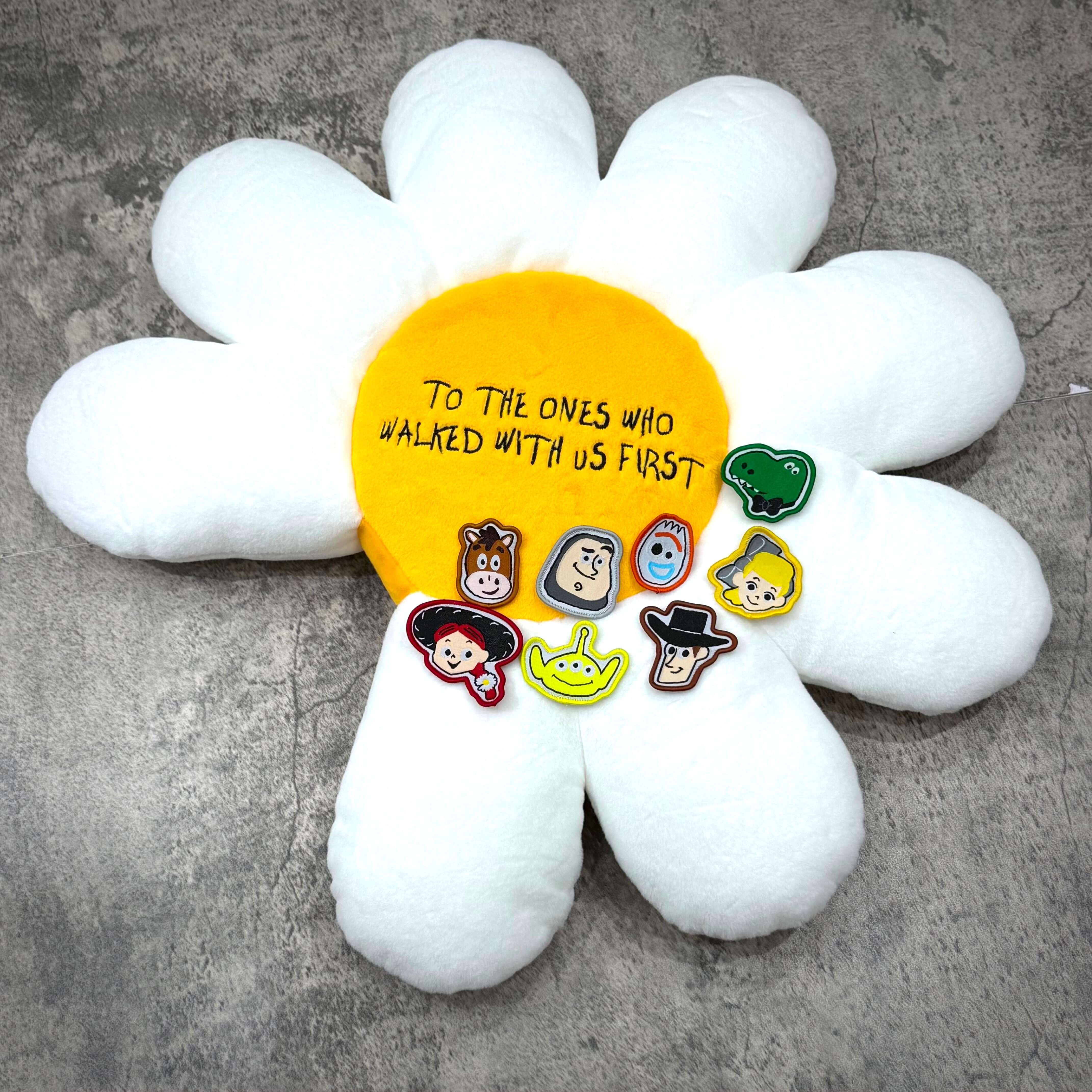 PEACEMINUSONE × トイ・ストーリー DAISY CUSHION PEACEMINUSONE x Toy Story The First Fan - Daisy Cushion