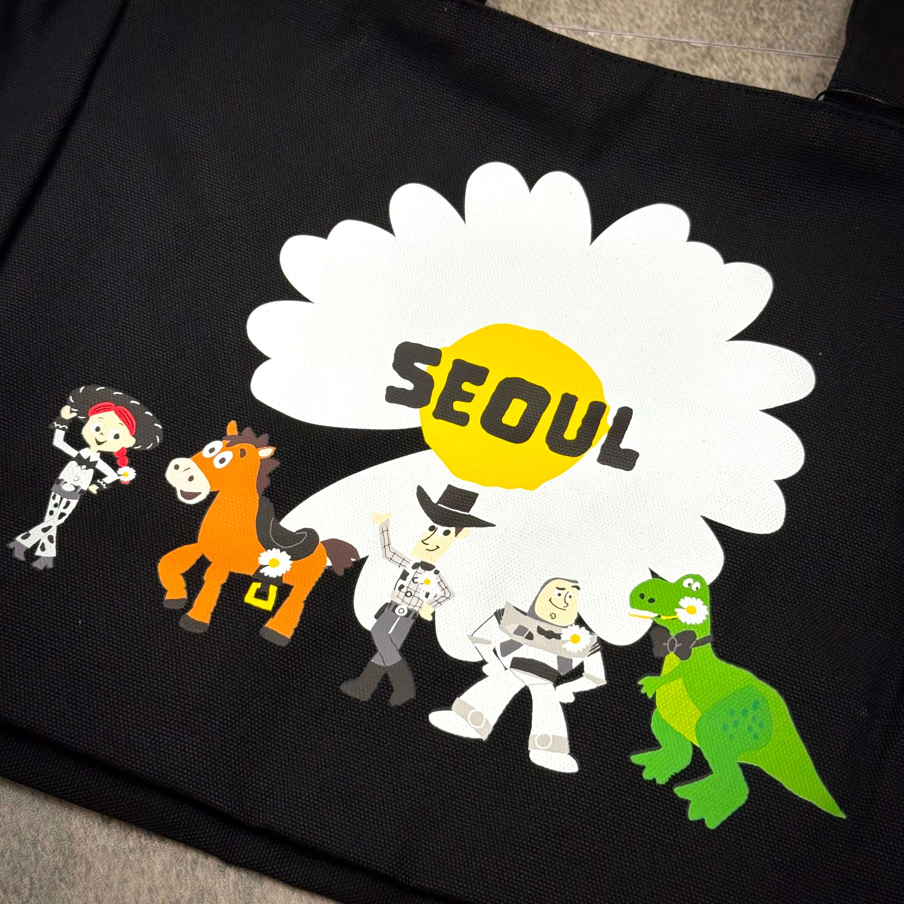 Peaceminusone トイストーリー THE FIRST FAN BAG PEACEMINUSONE x Toy Story The First Fan - Tote Bag 02