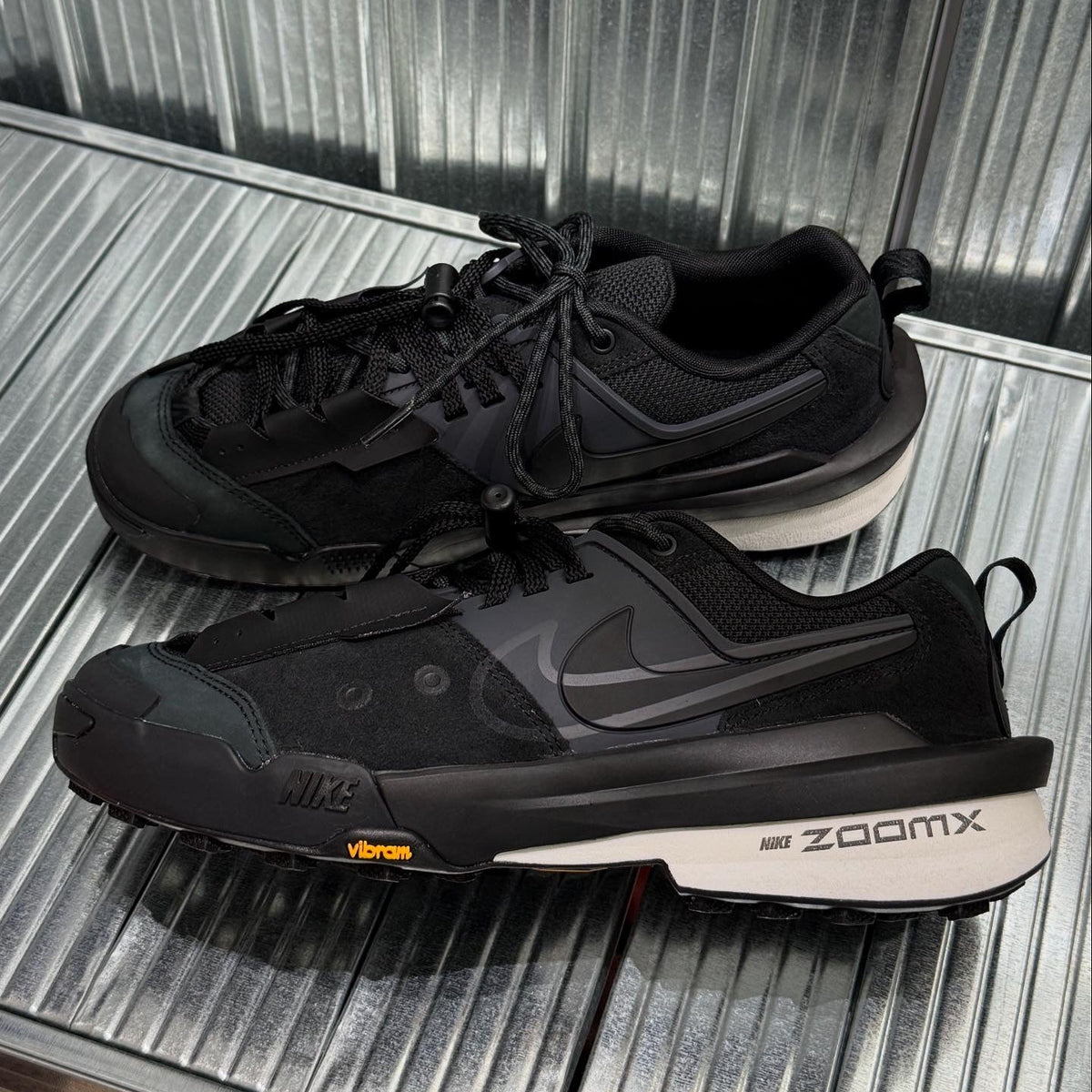 Sacai x Nike Zegamadome SP - Black: Unleash Urban Elegance