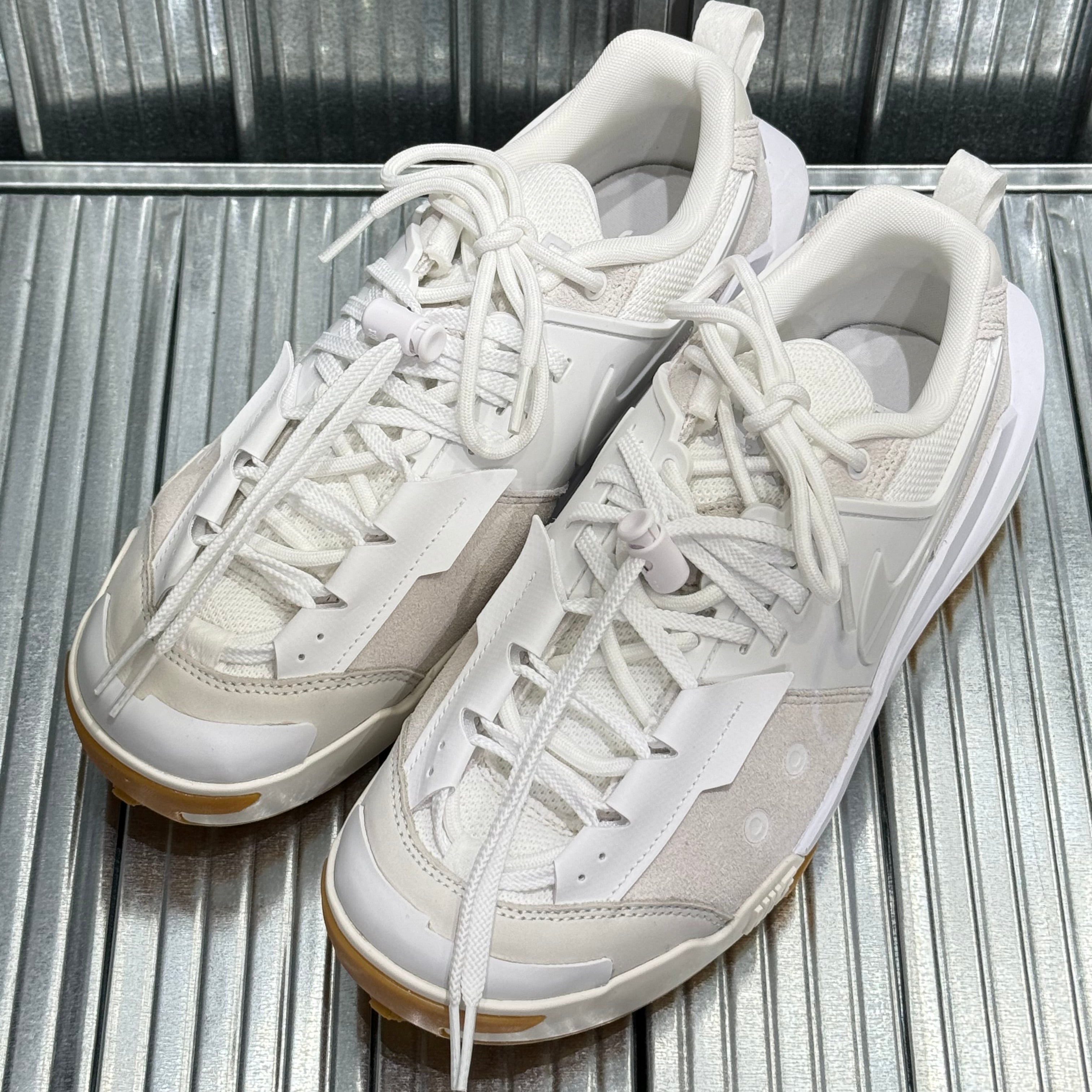 Sacai x Nike Zegamadome SP - White: Unleash Urban Elegance