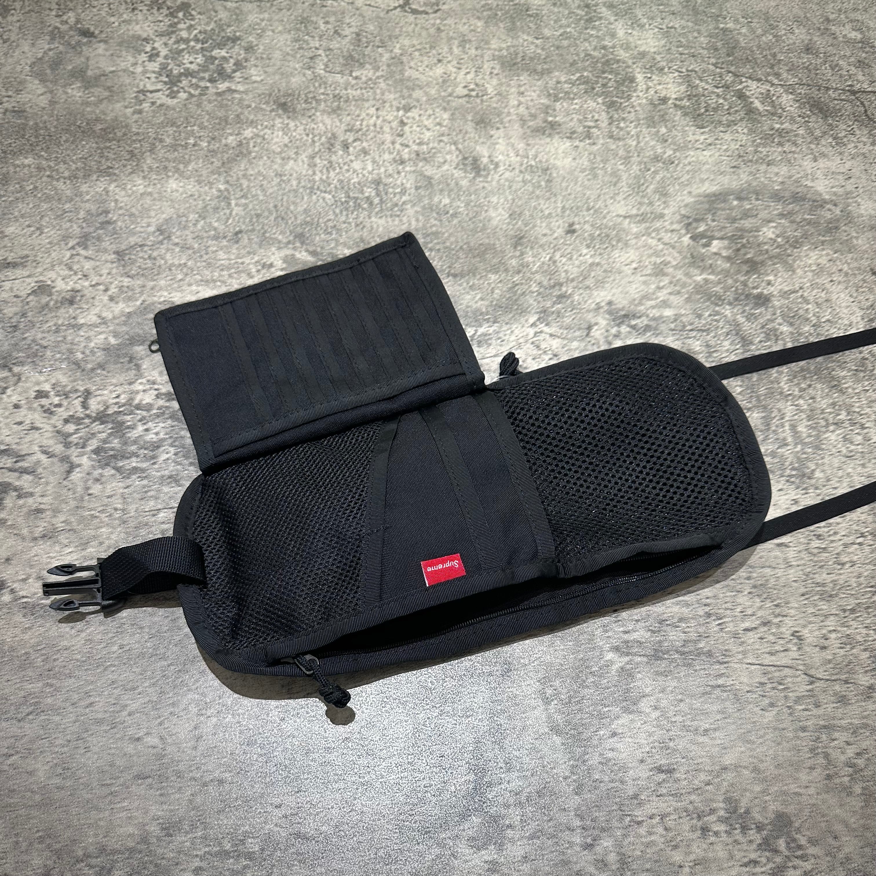 Supreme x The North Face RTG Utility Pouch - Black inside