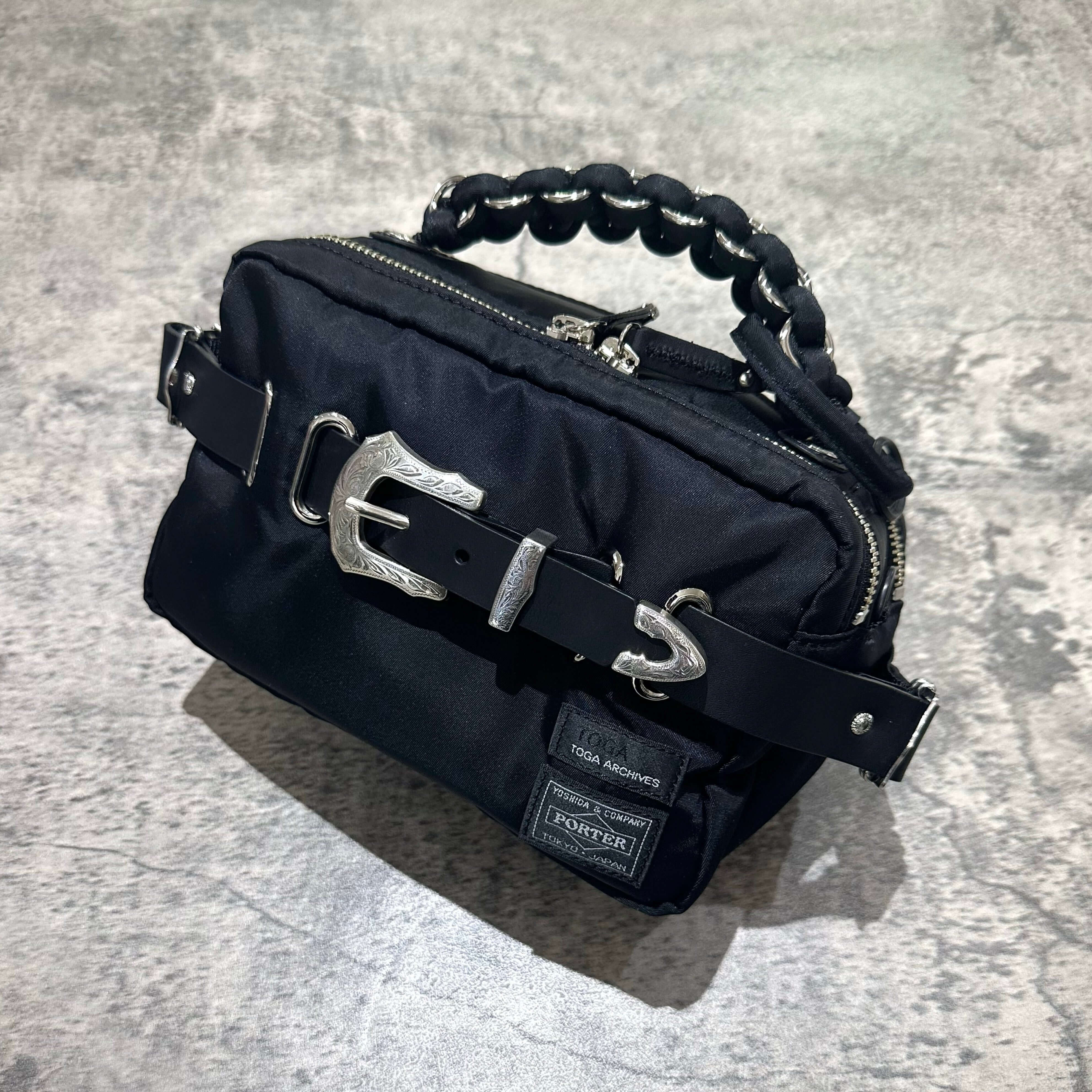 現貨 TOGA x PORTER Shoulder Hand Bag SP，黑色帆布包，精緻銀色扣飾，獨特設計，時尚百搭，方便攜帶