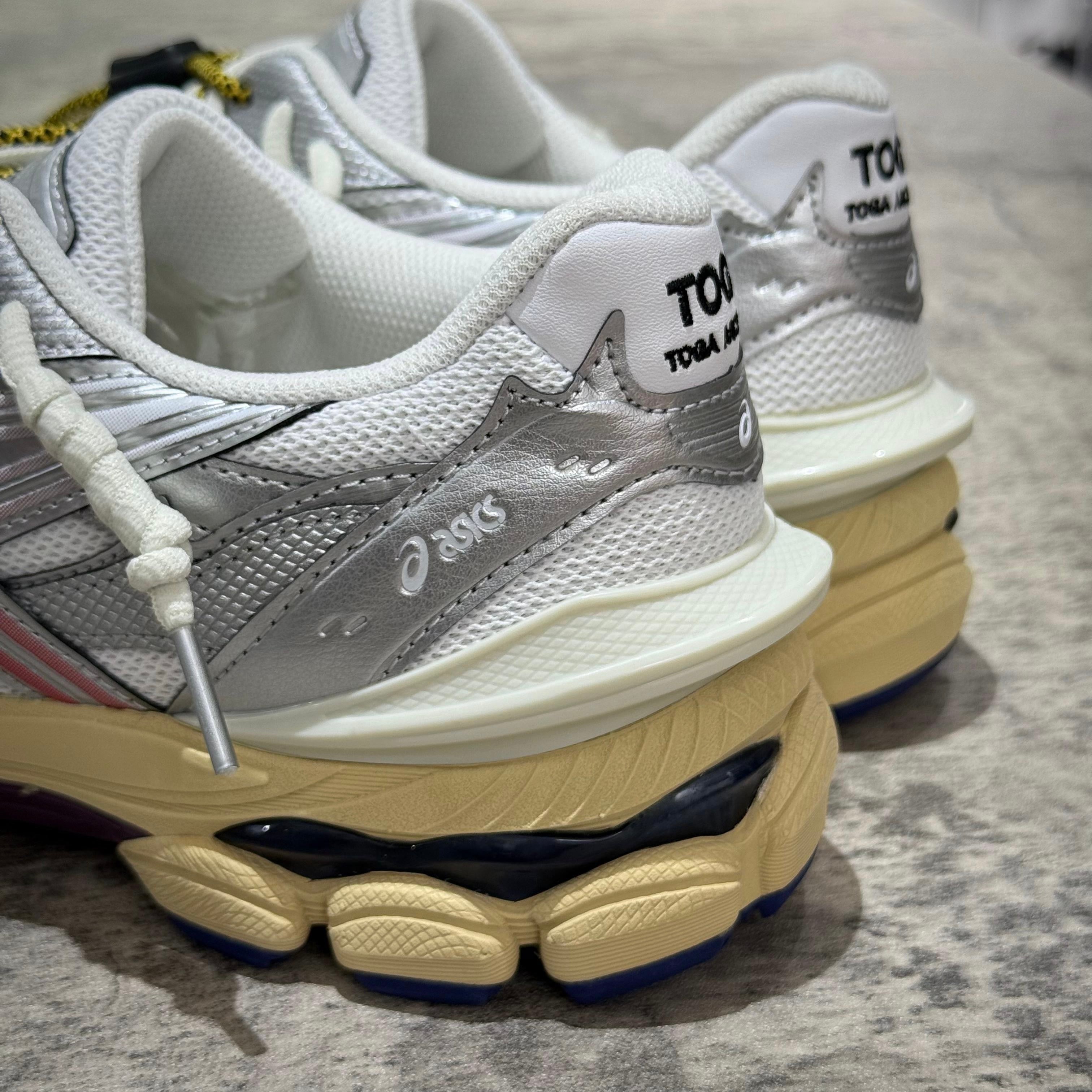 Toga x Asics Gel-Cumulus 16 - White Red Silver 