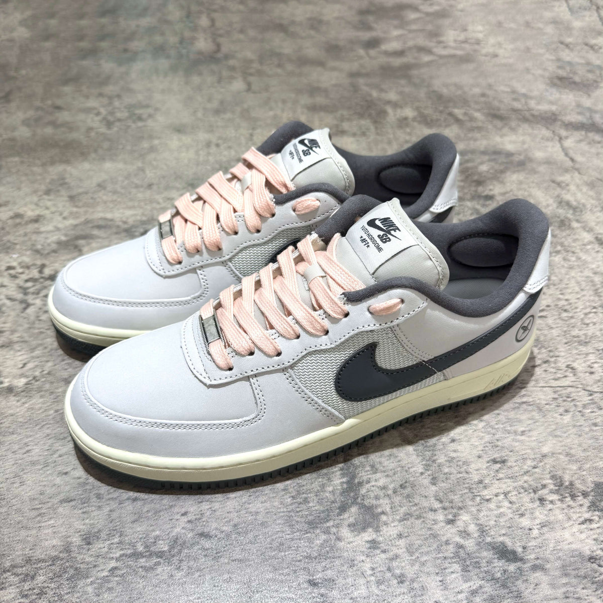 Yuto Horigome x Nike SB Air Force 1 Low IO8439-100 sneaker in light gray with pink laces, showcasing contemporary skate style.