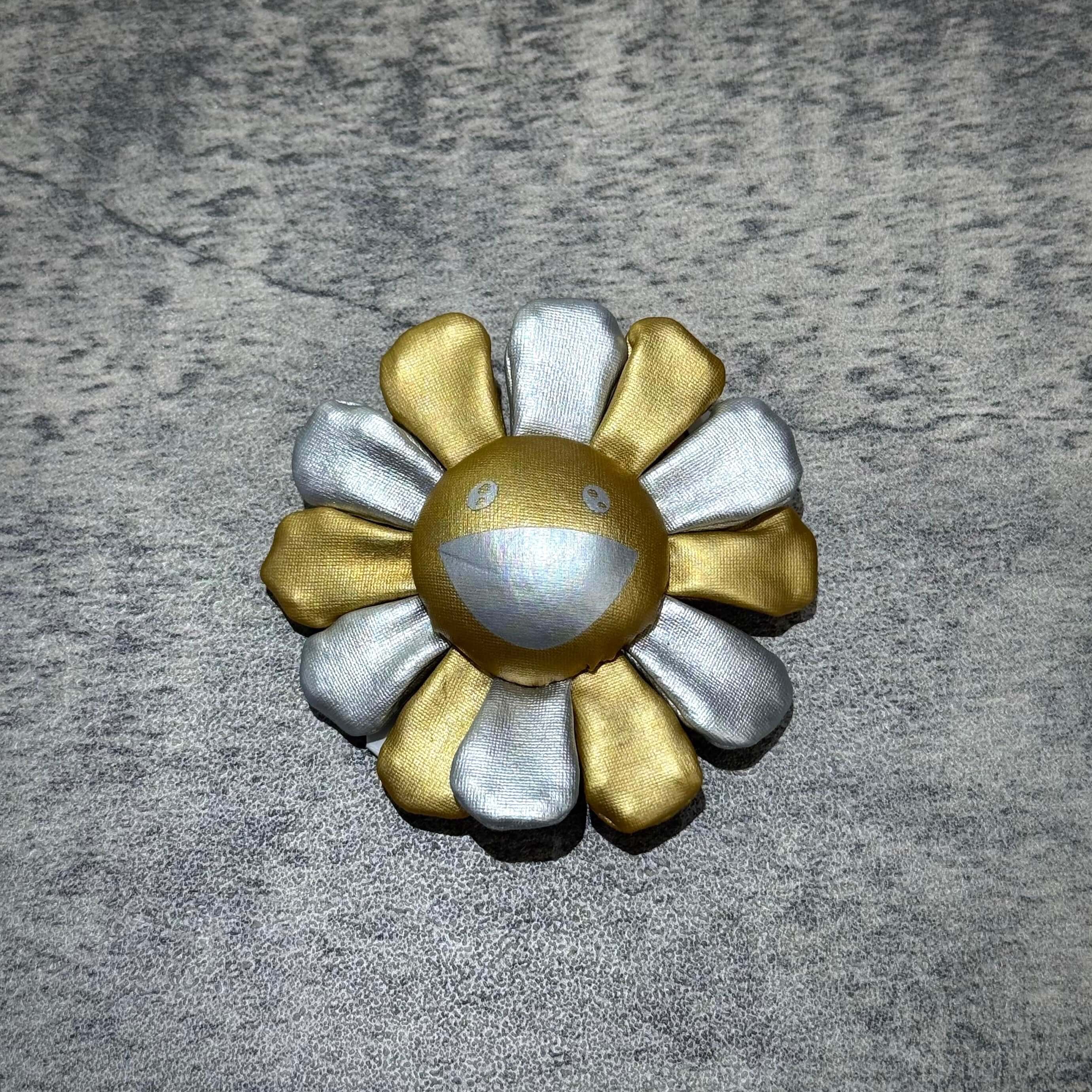 現貨 村上隆 Takashi Murakami Flower Plush 8cm Pin 扣針鎖匙扣