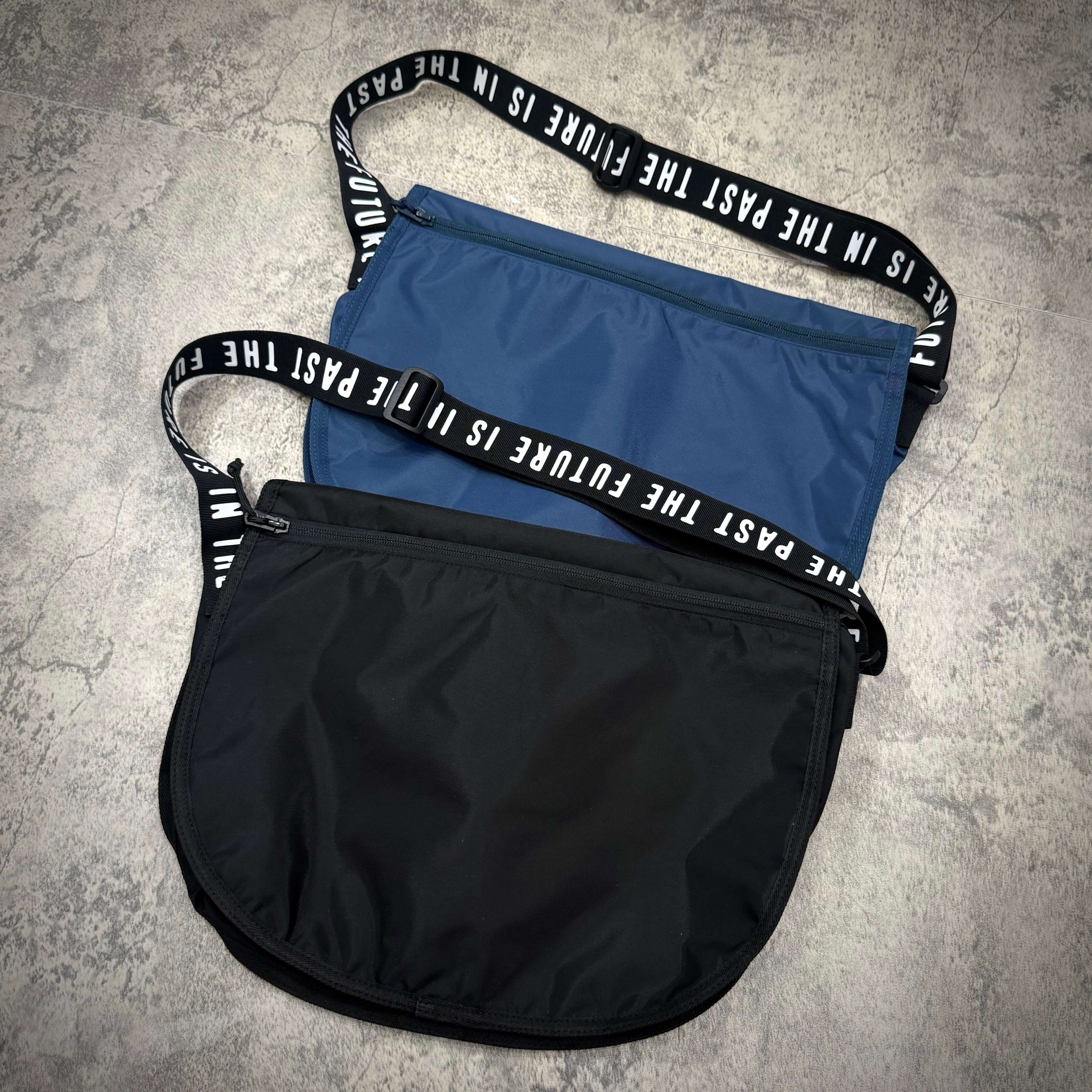 現貨 Human Made Nylon Shoulder Bag，包含藍色和黑色兩款，時尚且實用的肩背包。