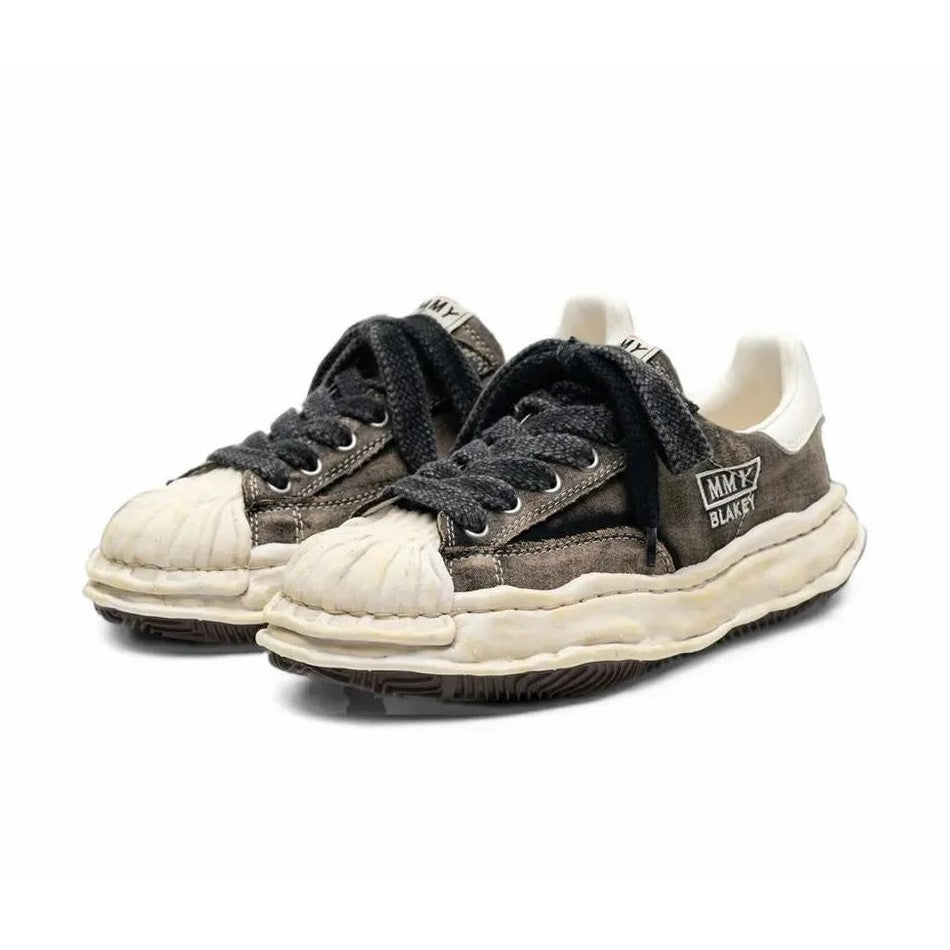 MMY Blakey Bleached Canvas Low - Black A17FW731 sneakers featuring a unique design and comfortable fit.